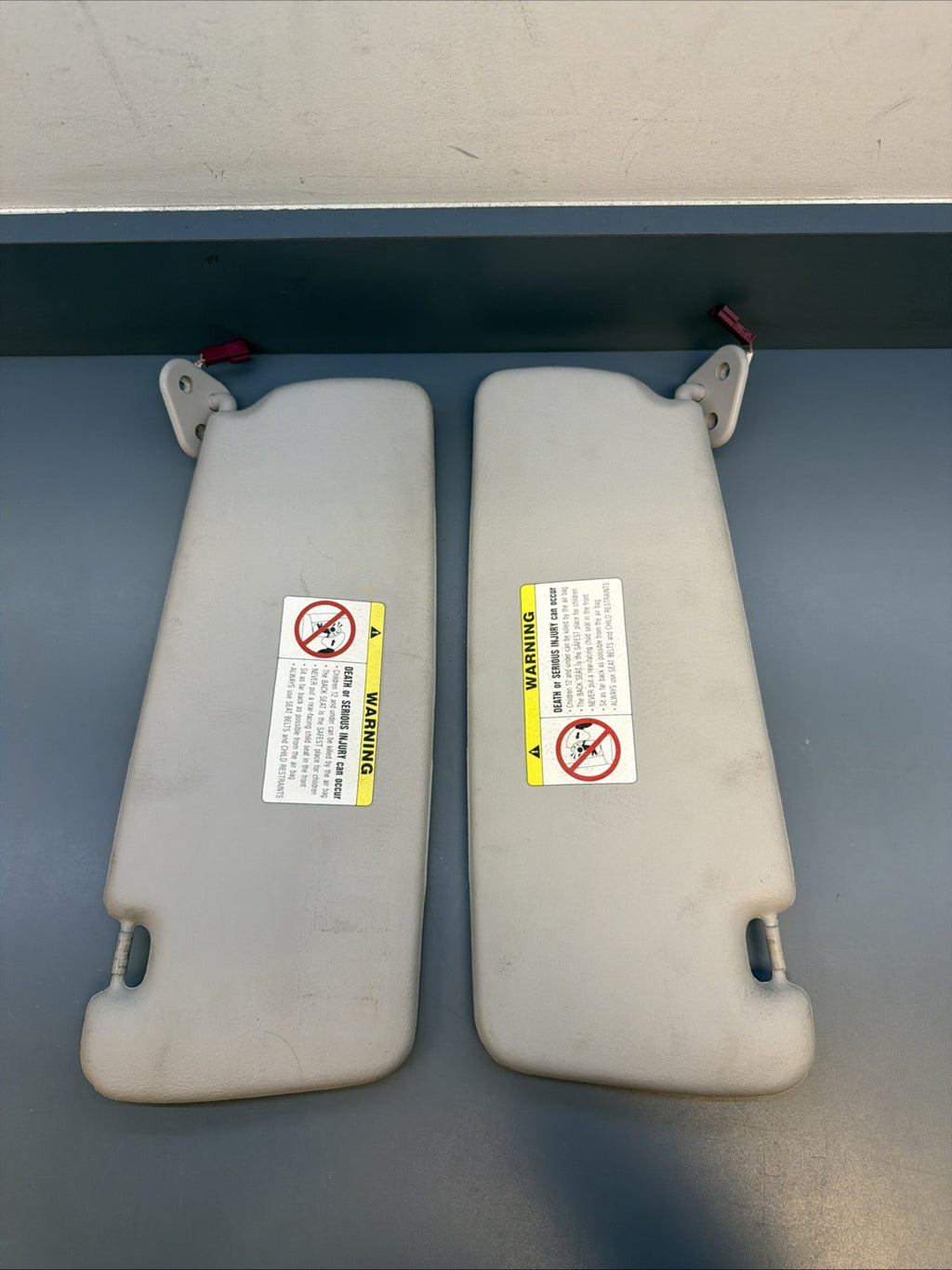 00–05 BMW E46 325i Right & Left Light Sun Visor Mirror Leather Set OEM 6905983