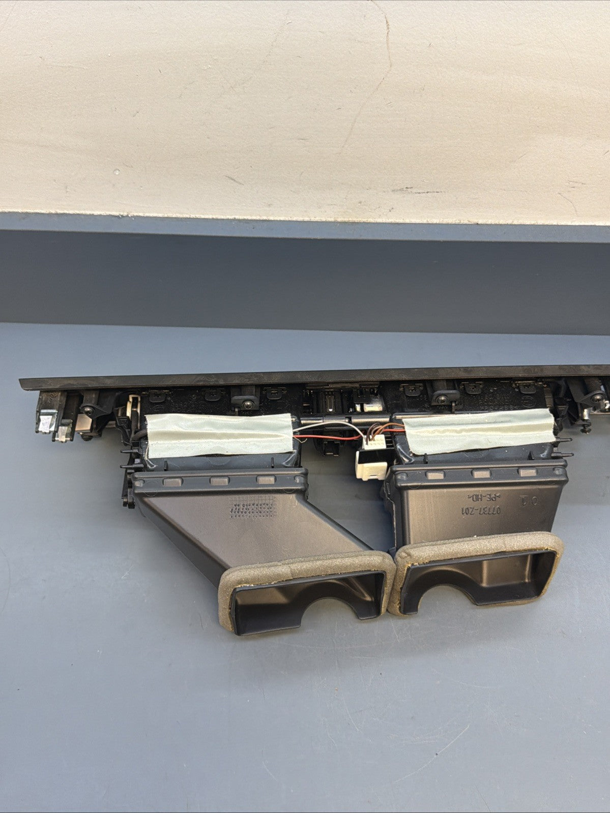 2012-2018 BMW 650i 640i F12 F06 Front Center Dash Air Vent Panel Trim  9197515