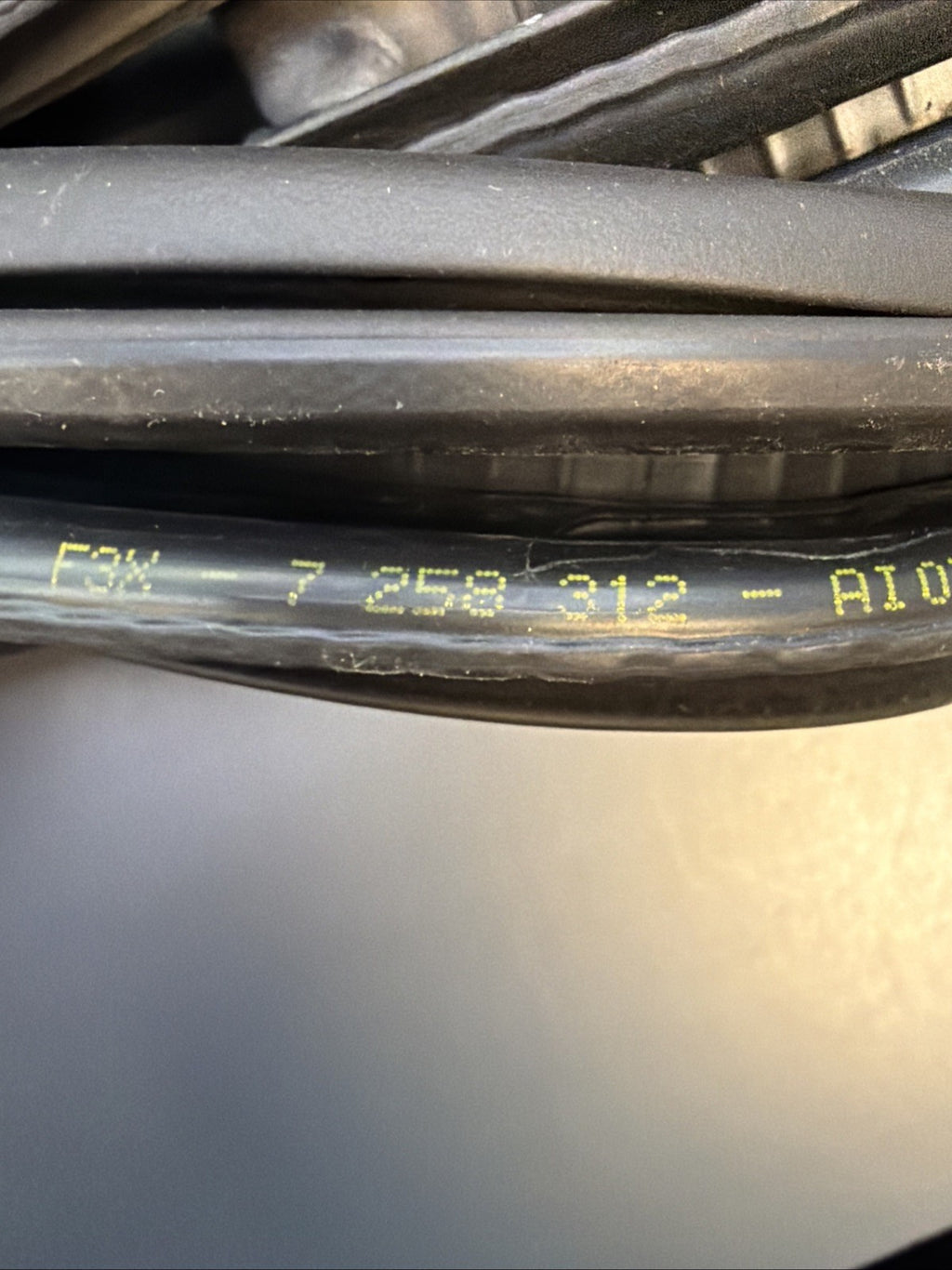12-18 BMW 328i F30 FRONT LEFT OR RIGHT DOOR WEATHERSTRIP SEAL 7258312