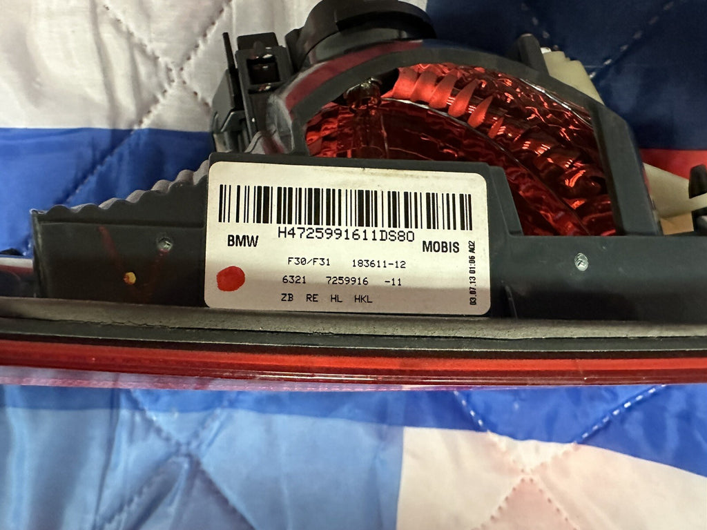12-15 BMW 3 SERIES F30 F31 RIGHT SIDE INNER TRUNK LID MOUNTED TAILLIGHT OEM