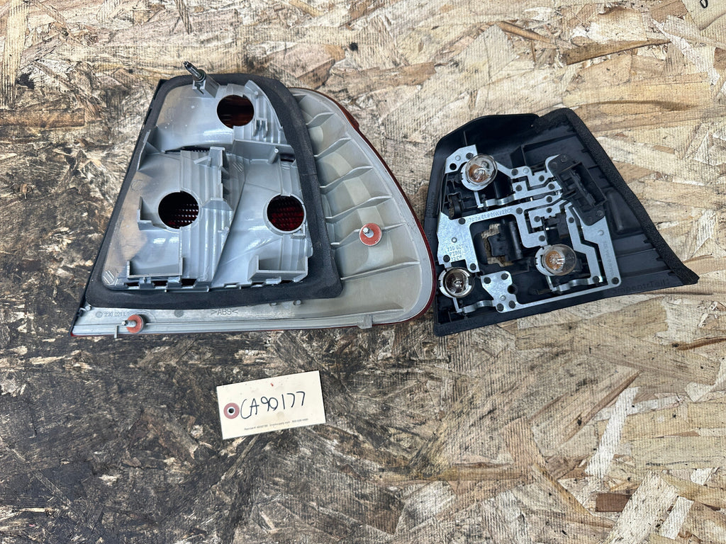 BMW 97-05 E46 3 SERIES LEFT+RIGHT OUTER TAIL LIGHT SET 2PC OEM 8364921+8364922