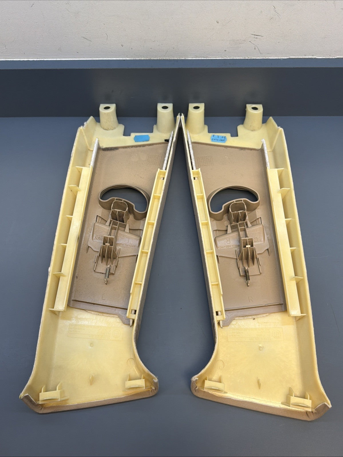 01-06 BMW E46 SEDAN B PILLAR LEFT & RIGHT Trim Cover BEIGE 8220241 8220242