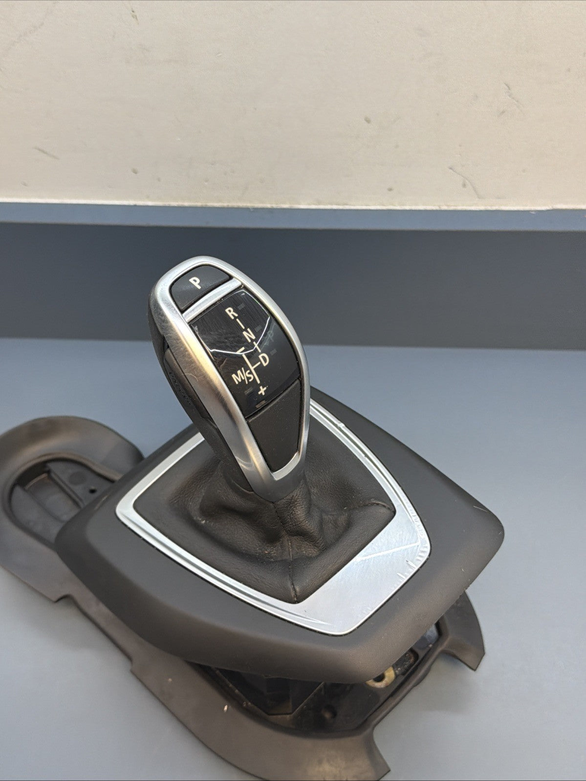 BMW 11-15 E84 X1 AUTOMATIC TRANSMISSION GEAR SHIFTER SELECTOR OEM 9260295