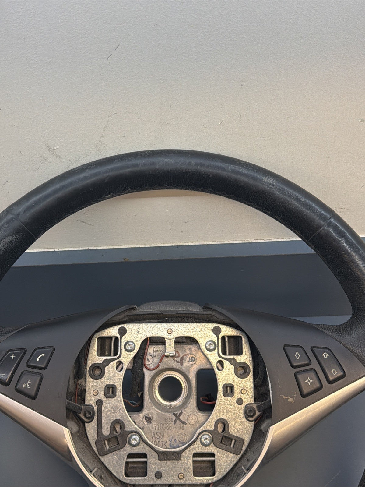 BMW 03-10 E60 5 SERIES BLACK LEATHER STEERING WHEEL W/BUTTONS OEM 11008818