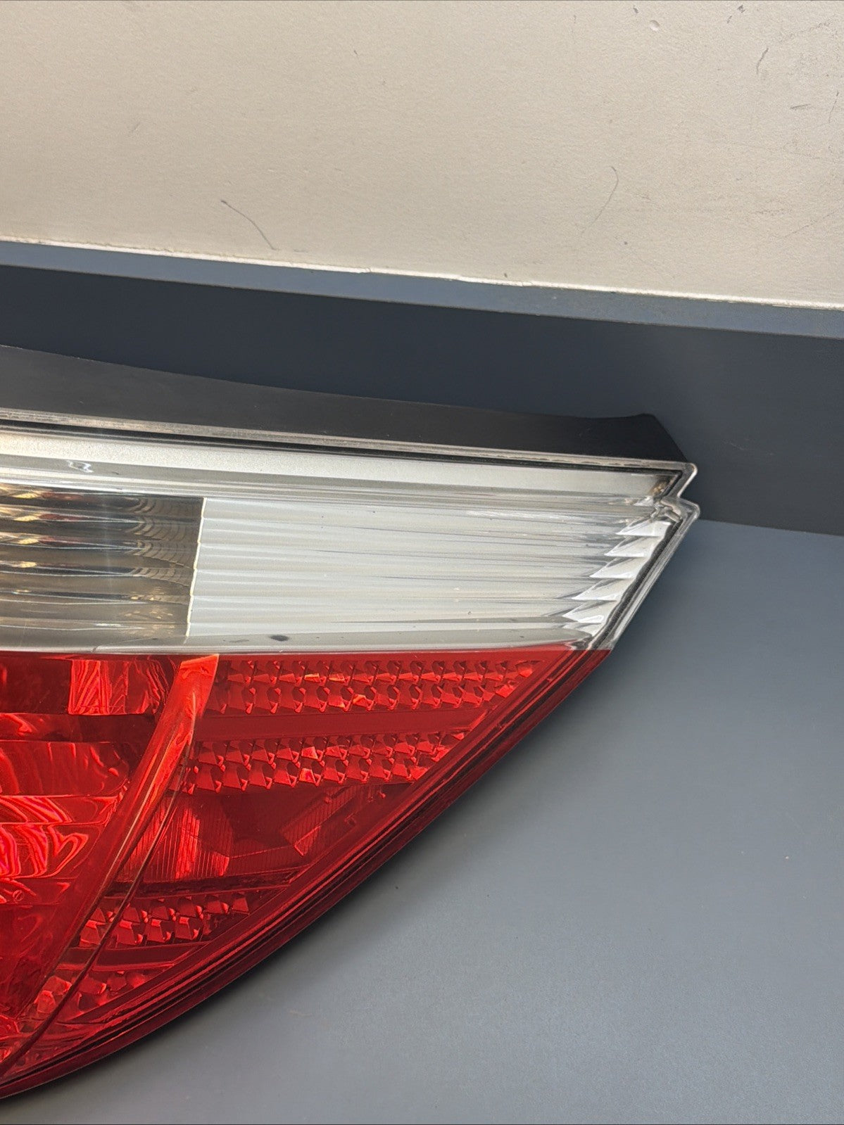 04-2007 BMW 525i 530i 545i 550i E60 Rear Right Passenger Tail Light OEM 6910798