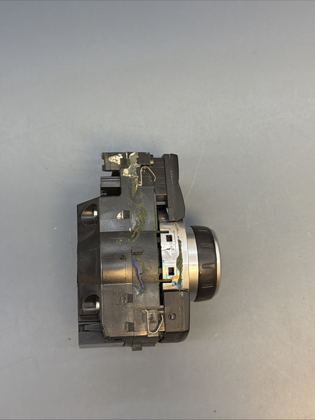 07-14 BMW E70 E71 E72 E60 E63 E81 E88 E90 E92 E84 X5 Media CONTROL 9205177