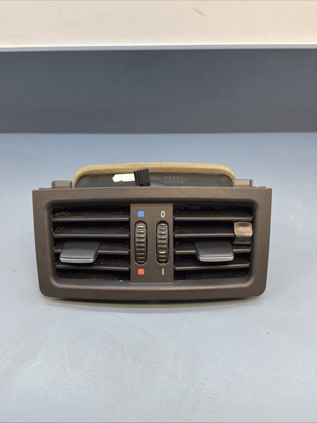BMW E60 5-Series Rear Fresh Air Vent Grille BLACK 7129556