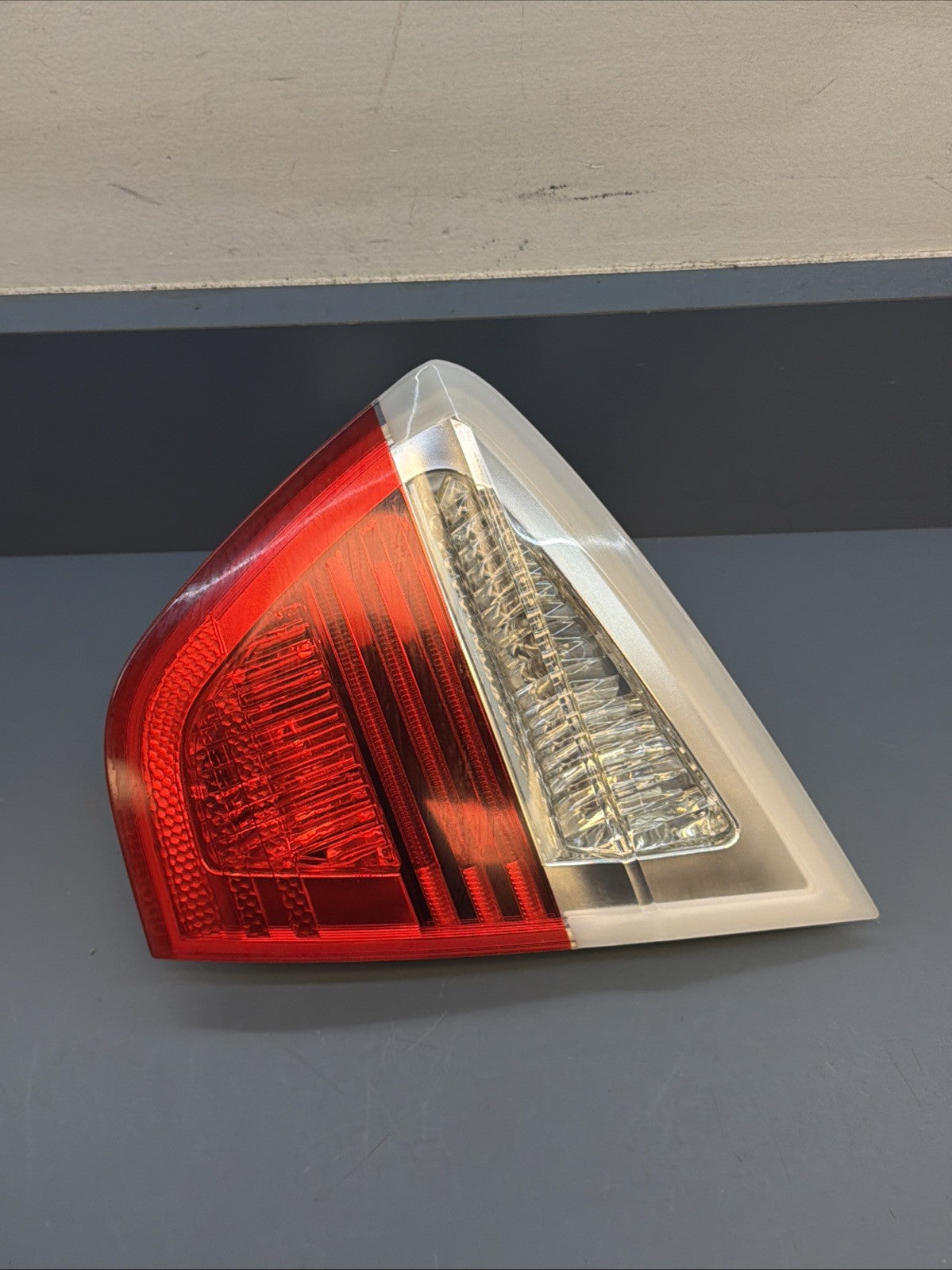 06-08 BMW E90 325i Rear Right Side Inner Tail Light Saloon 6937460 OEM PRE LCI