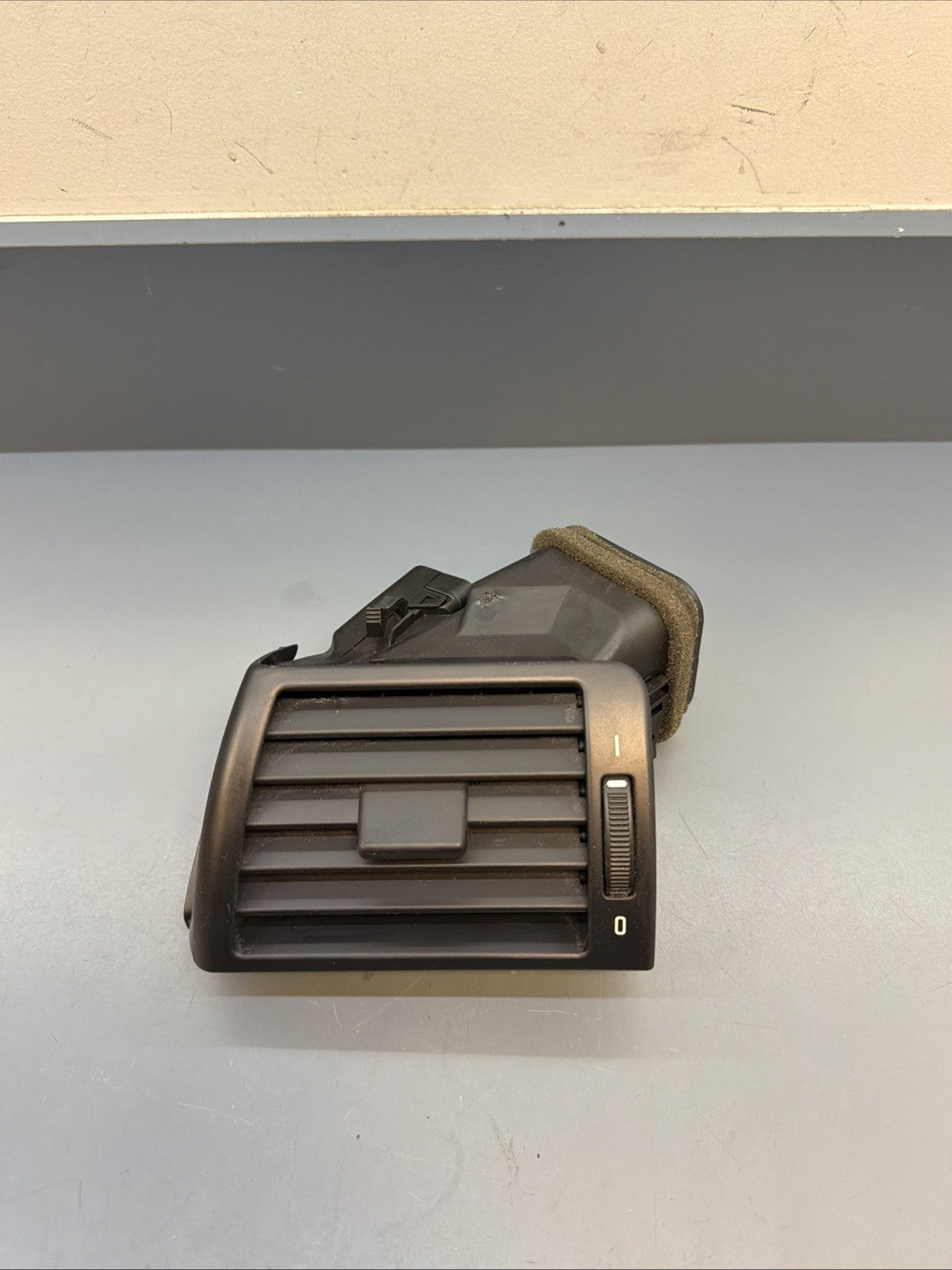00-06 BMW E46 3 Series Left Air Vent Port A/C Genuine OEM 8361897