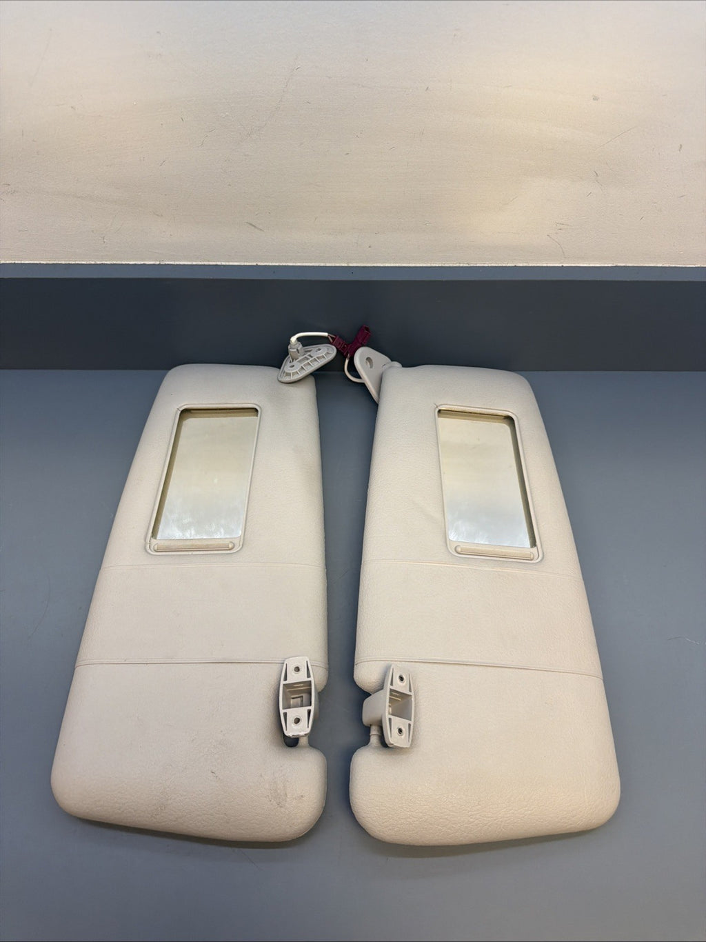 00–05 BMW E46 325i Right & Left Light Sun Visor Mirror Leather Set Grey 6905983