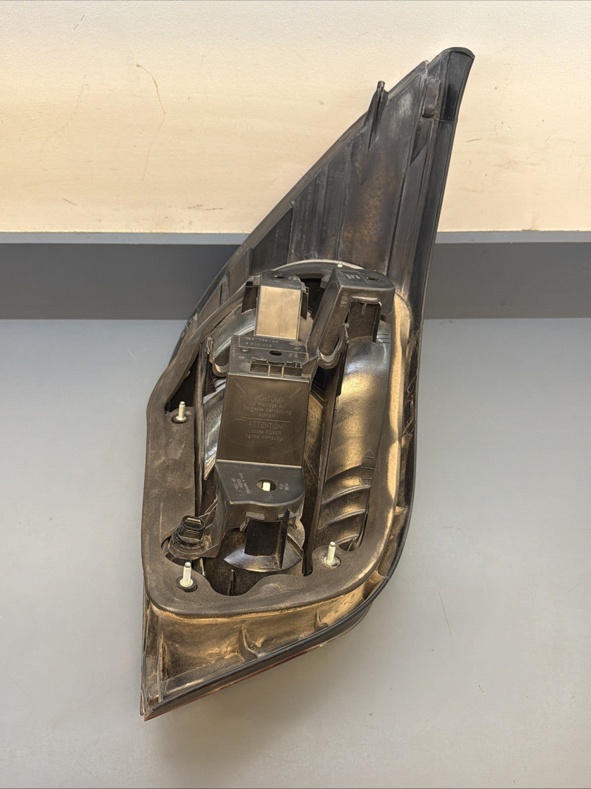 04-07 BMW 530 550 Rear Right Passenger Side Tail Light Assembly 6923306 OEM