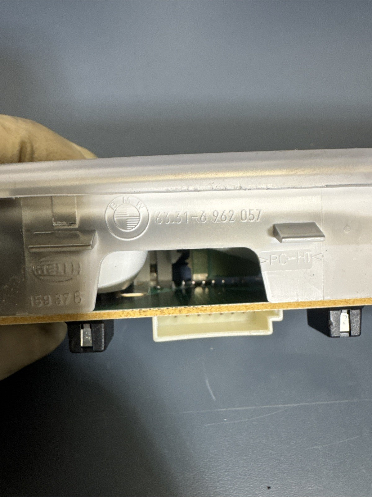 2004–2010 BMW 5 SERIES REAR UPPER OVERHEAD DOME READING LIGHT 6962057 OEM