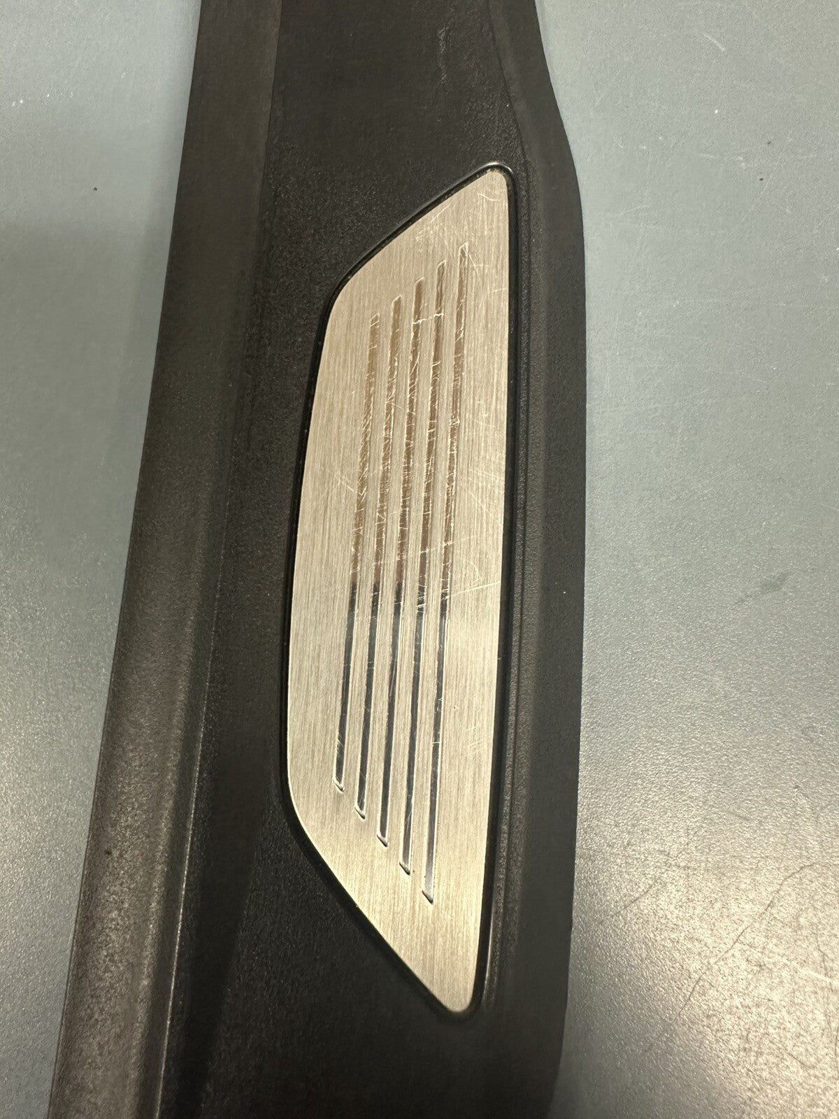 2013-2018 BMW 320I 335 3 SER XDRIVE - REAR LEFT DOOR SILL / Scuff Plate 8054233