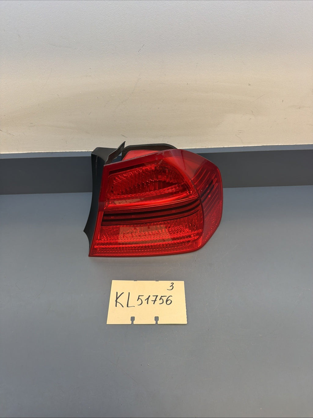 2006-2008 BMW E90 OUTTER PASSANGER PRE LCI TAIL LIGHT 7161956