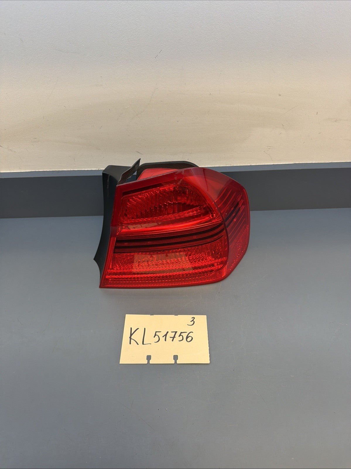 2006-2008 BMW E90 OUTTER PASSANGER PRE LCI TAIL LIGHT 7161956