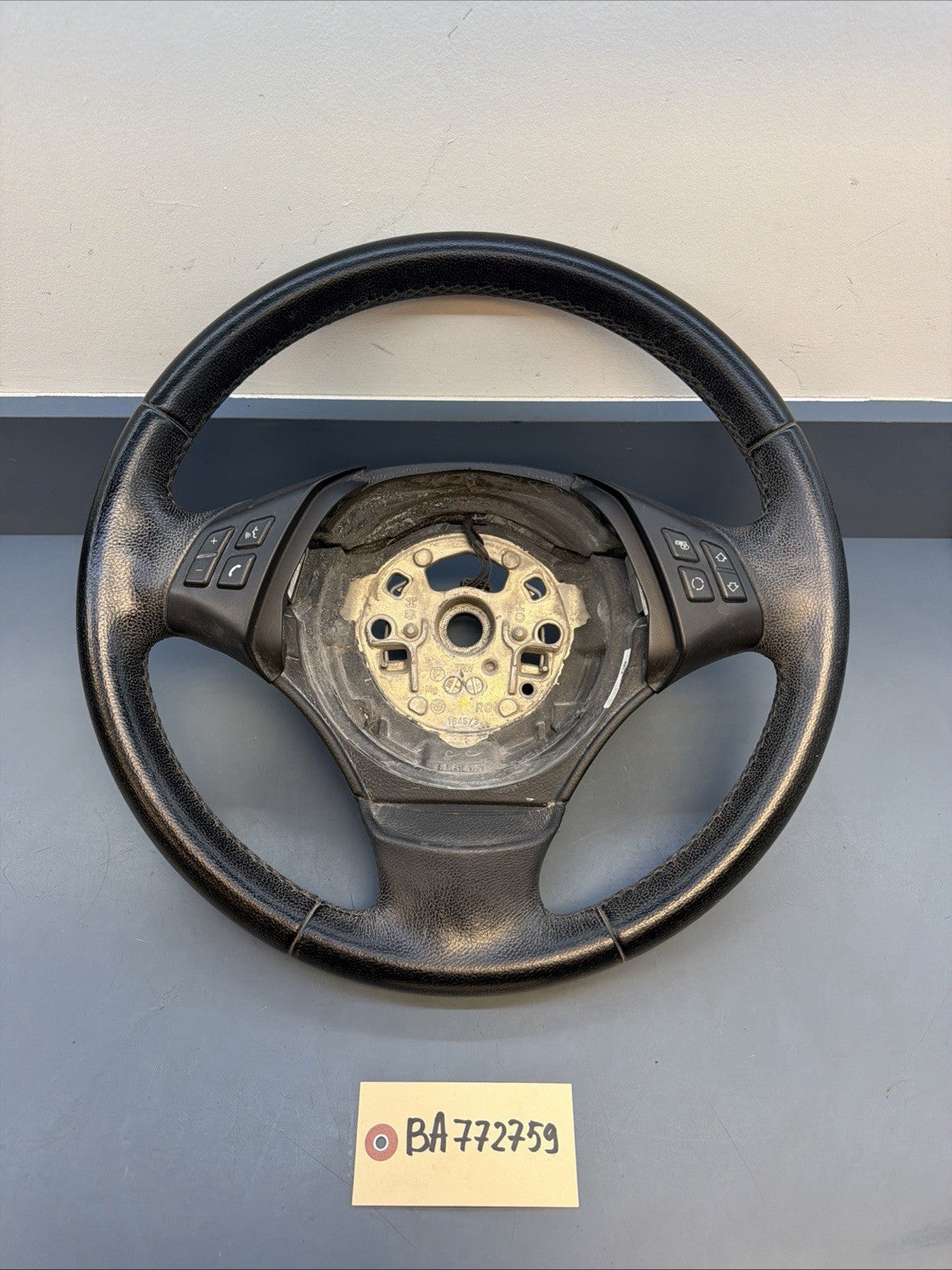 2006–2011 BMW 325i E90 STEERING WHEEL W/ CONTROL SWITCHES OEM 6959893-01 6764547