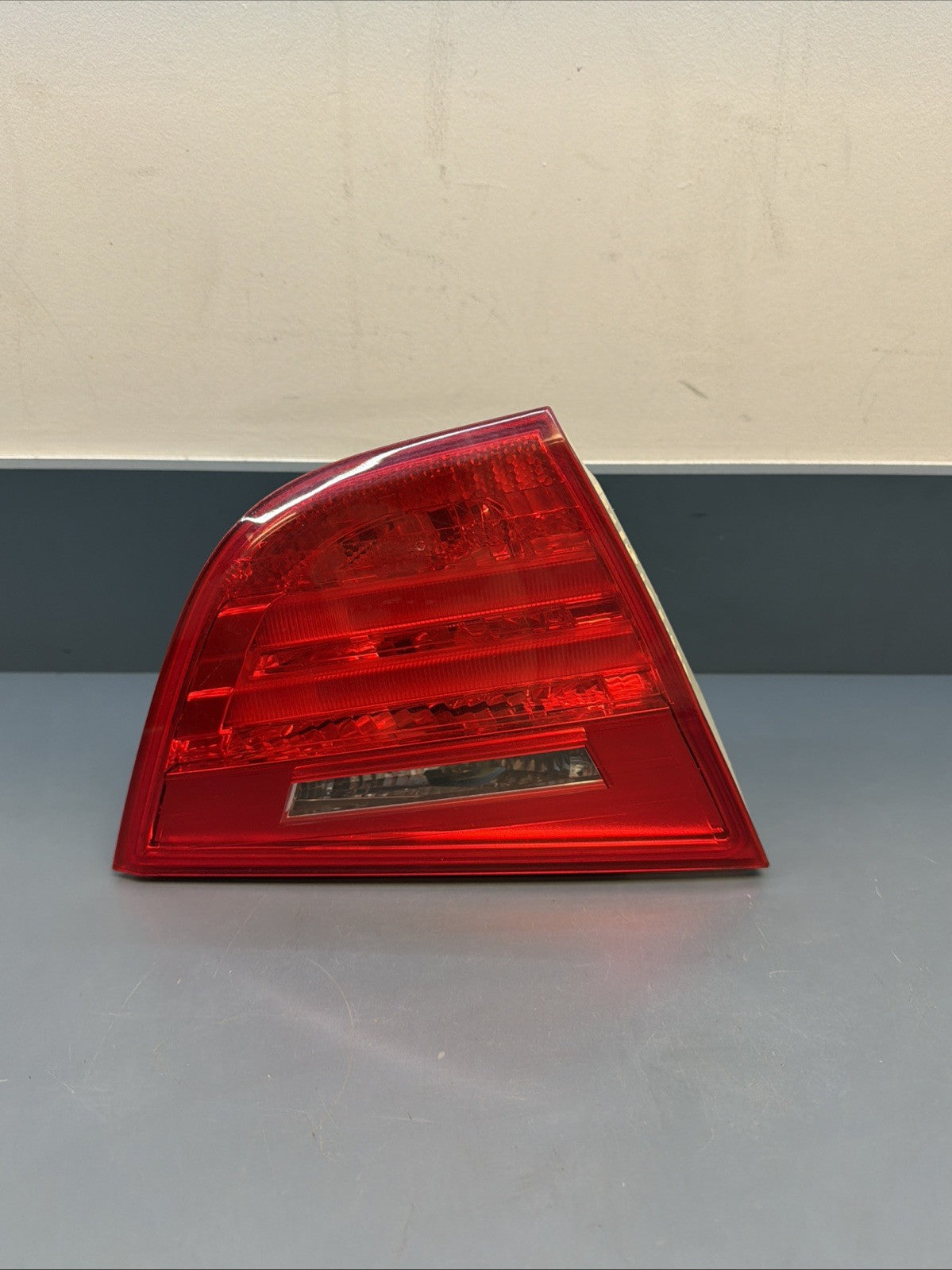 09-2011 BMW 335I E90 LCI 3-SERIES LEFT REAR DRIVER SIDE INNER TAIL LIGHT 4871733
