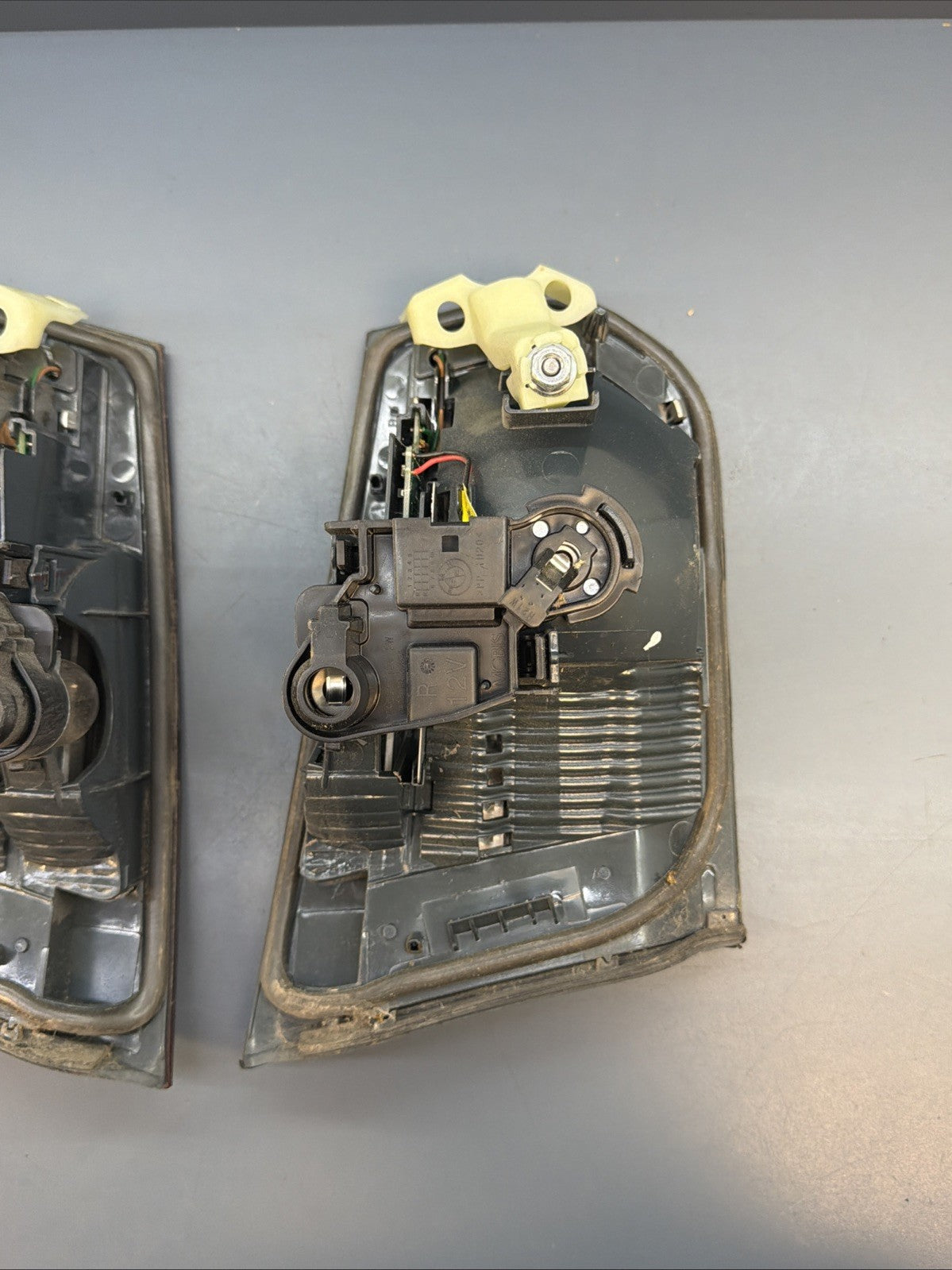 2012-2015 BMW F30 3-SERIES REAR INNER LEFT RIGHT LED TAIL LIGHT 63217259915 OEM