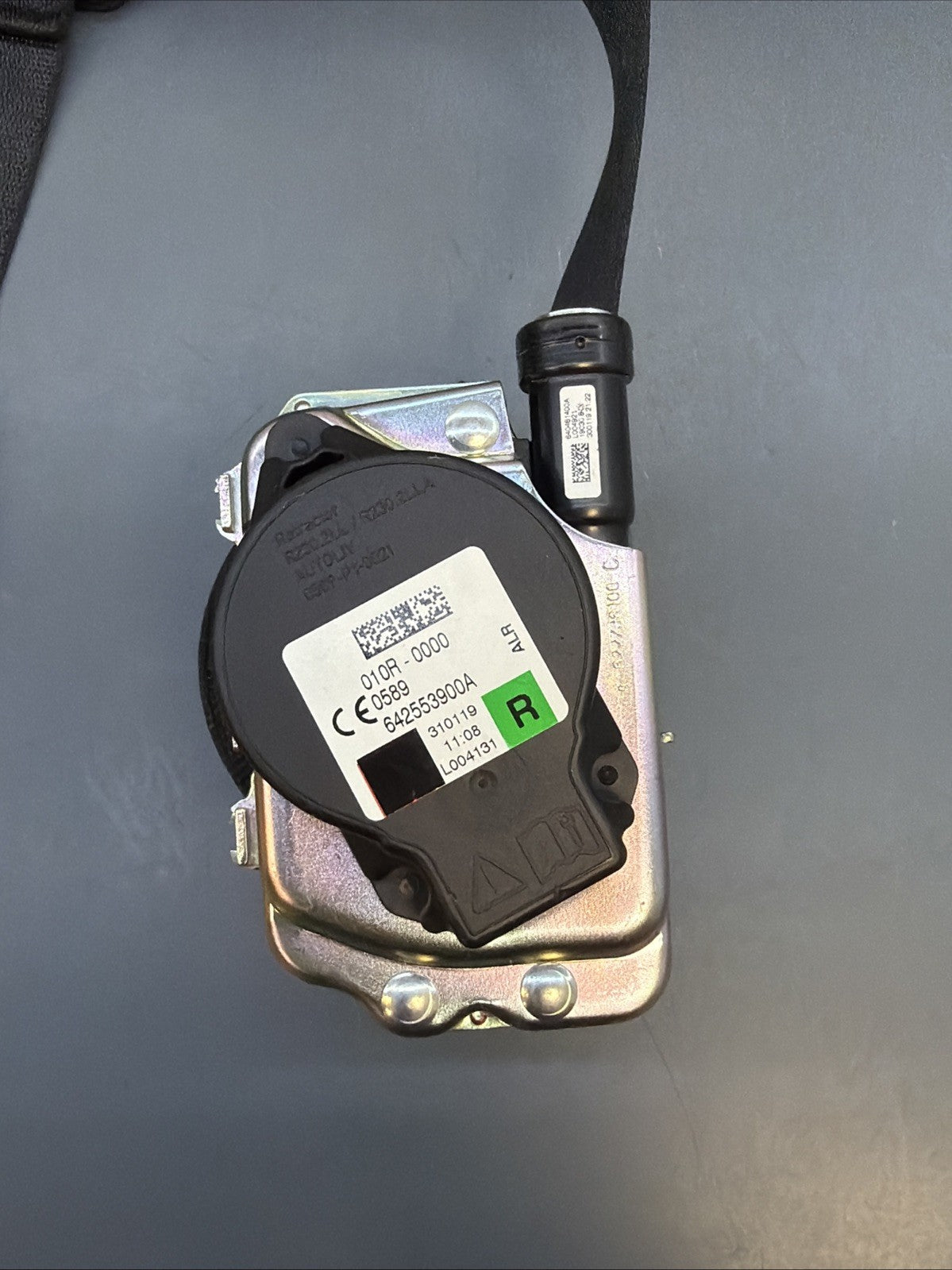 2018-2022 BMW X2 Right Front Seat Belt Retractor 642553900A OEM