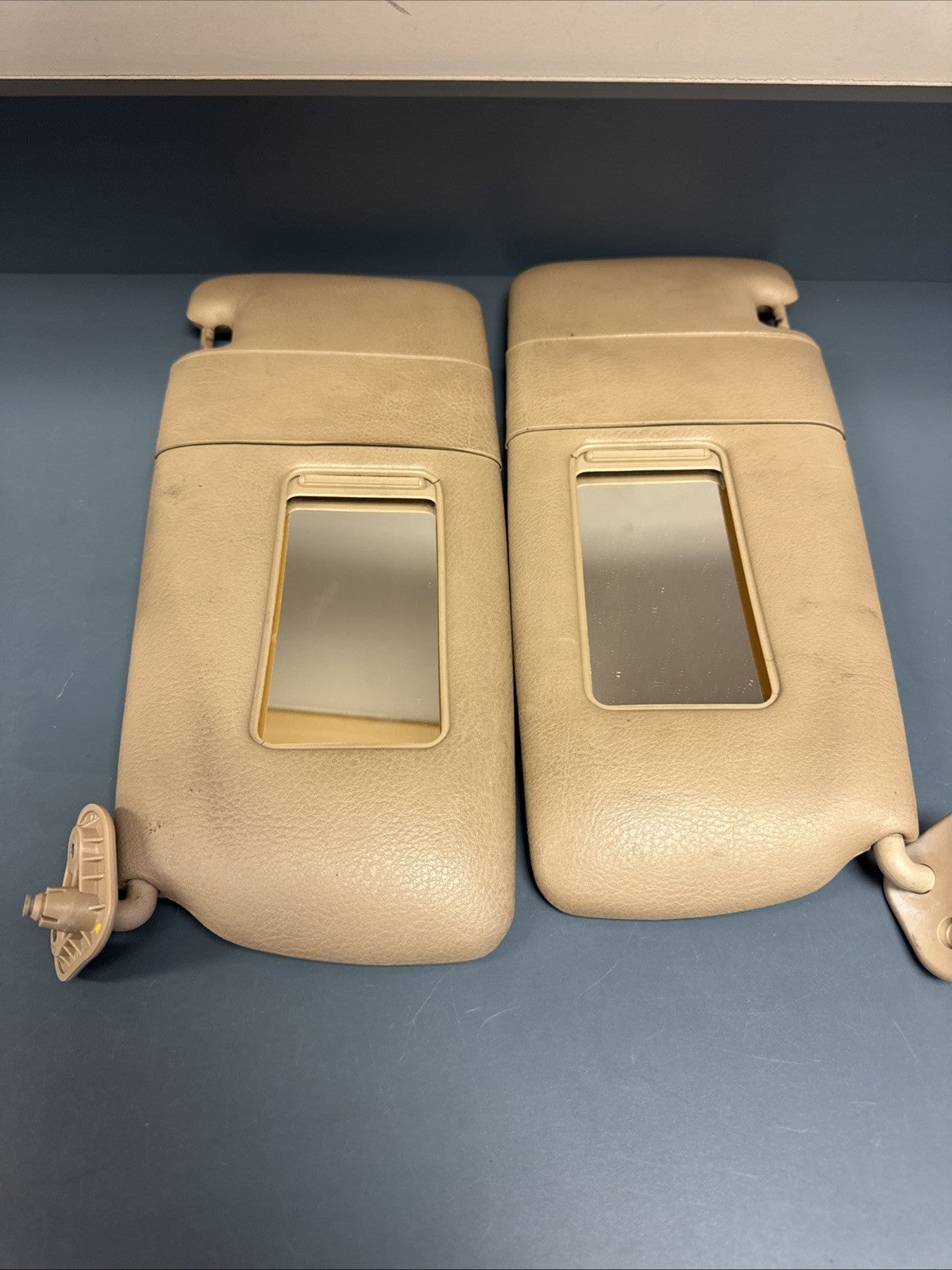 99-06 PAIR BMW E46 325ci 330i COUPE SEDAN LEFT RIGHT SUN VISORS SHADES SET