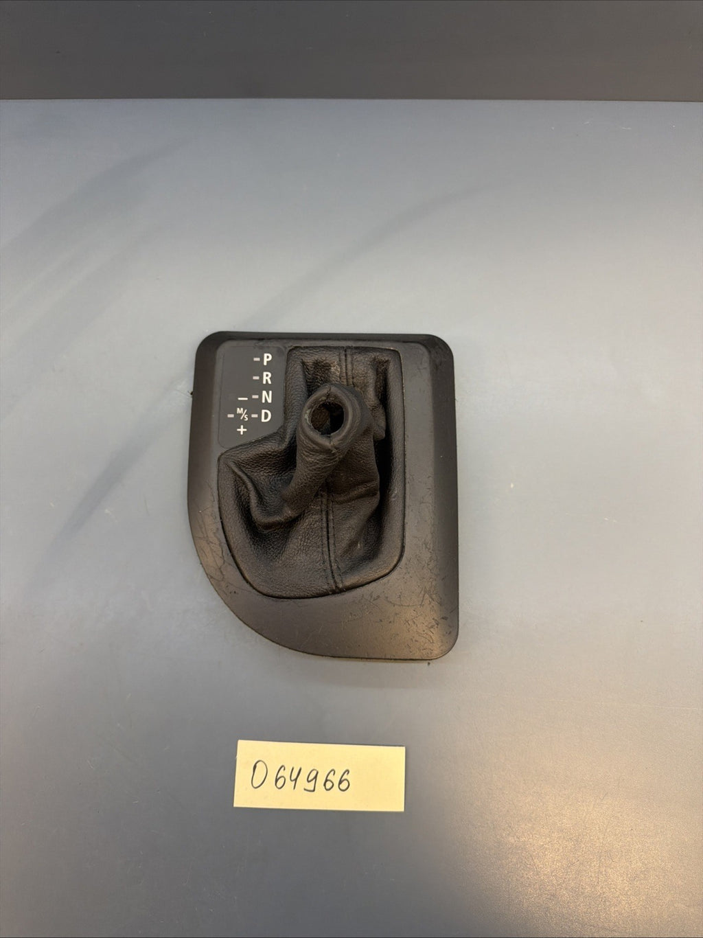 2004-2007 BMW 530i 535I FRONT CENTER CONSOLE SHIFTER TRIM BEZEL 7077662 OEM