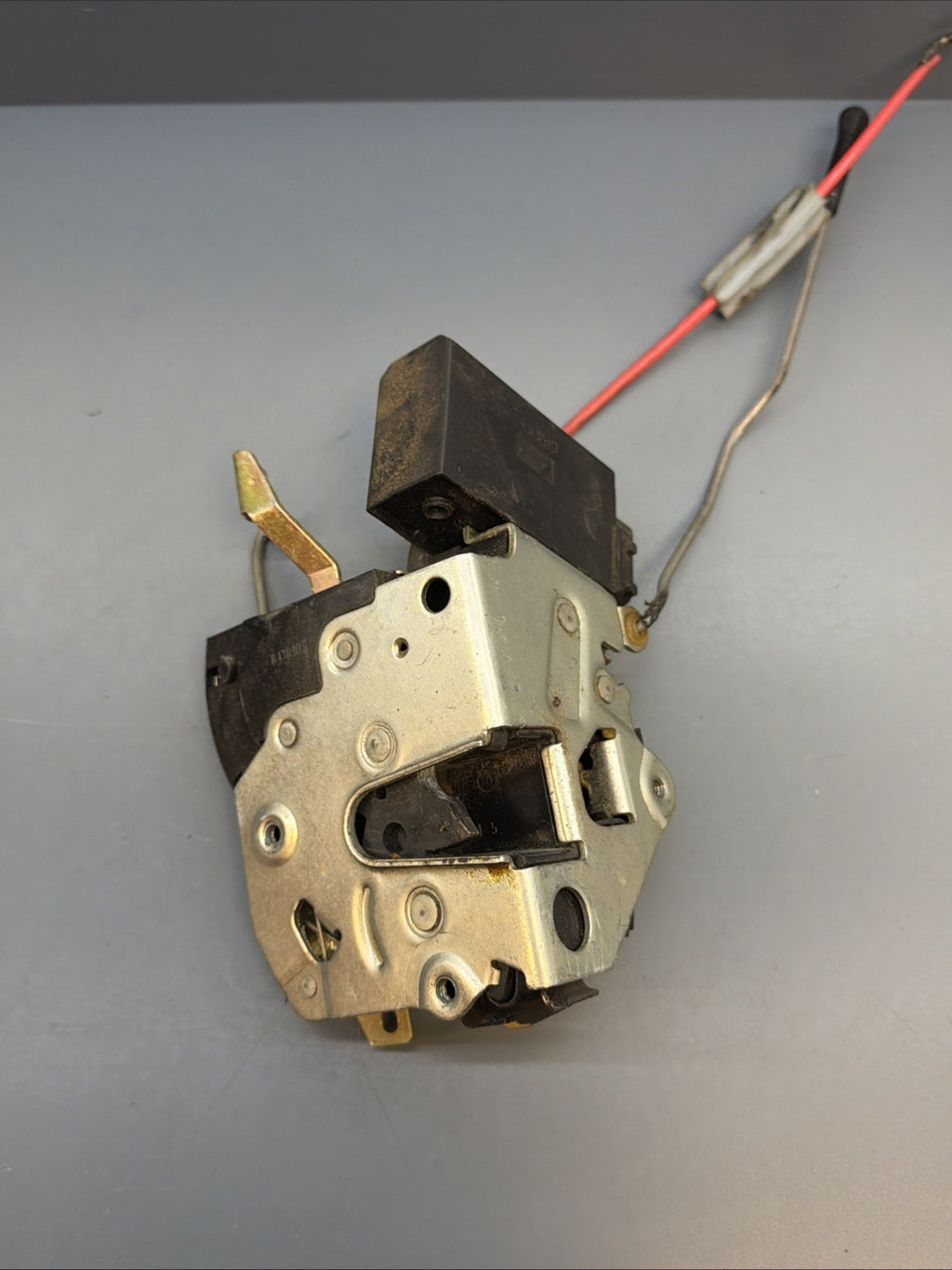 Genuine BMW E34 Door latch Main mechanism Driver  Front 51218138923
