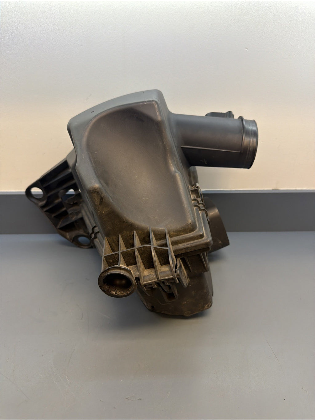 12-15 BMW X1 E84 28i Airbox Air Cleaner Assembly N20 7588280