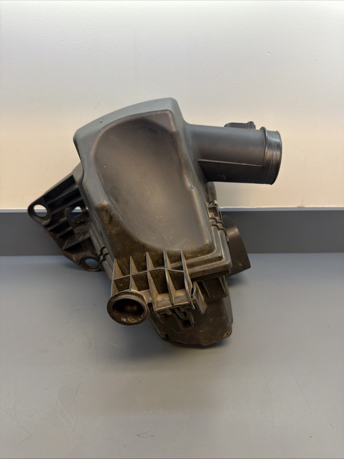 12-15 BMW X1 E84 28i Airbox Air Cleaner Assembly N20 7588280