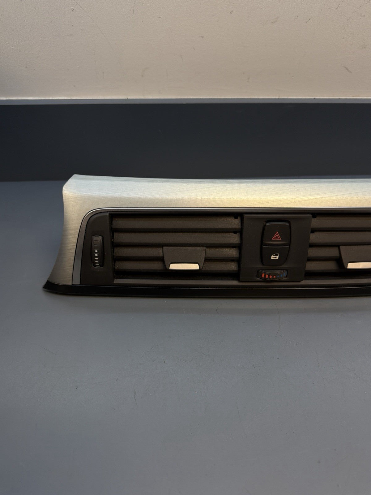 BMW F30 F31 F32 F33 F36 Center Dash Trim w/ Dual Air Vent OEM 9347436