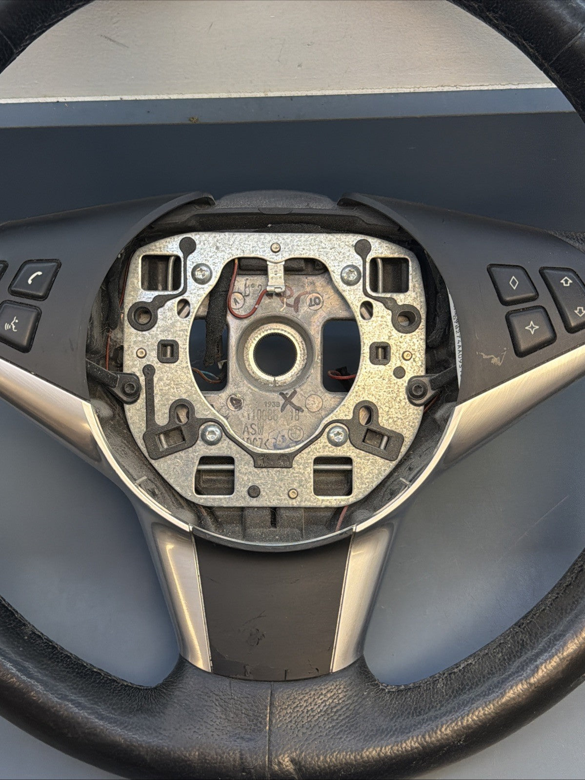BMW 03-10 E60 5 SERIES BLACK LEATHER STEERING WHEEL W/BUTTONS OEM 11008818