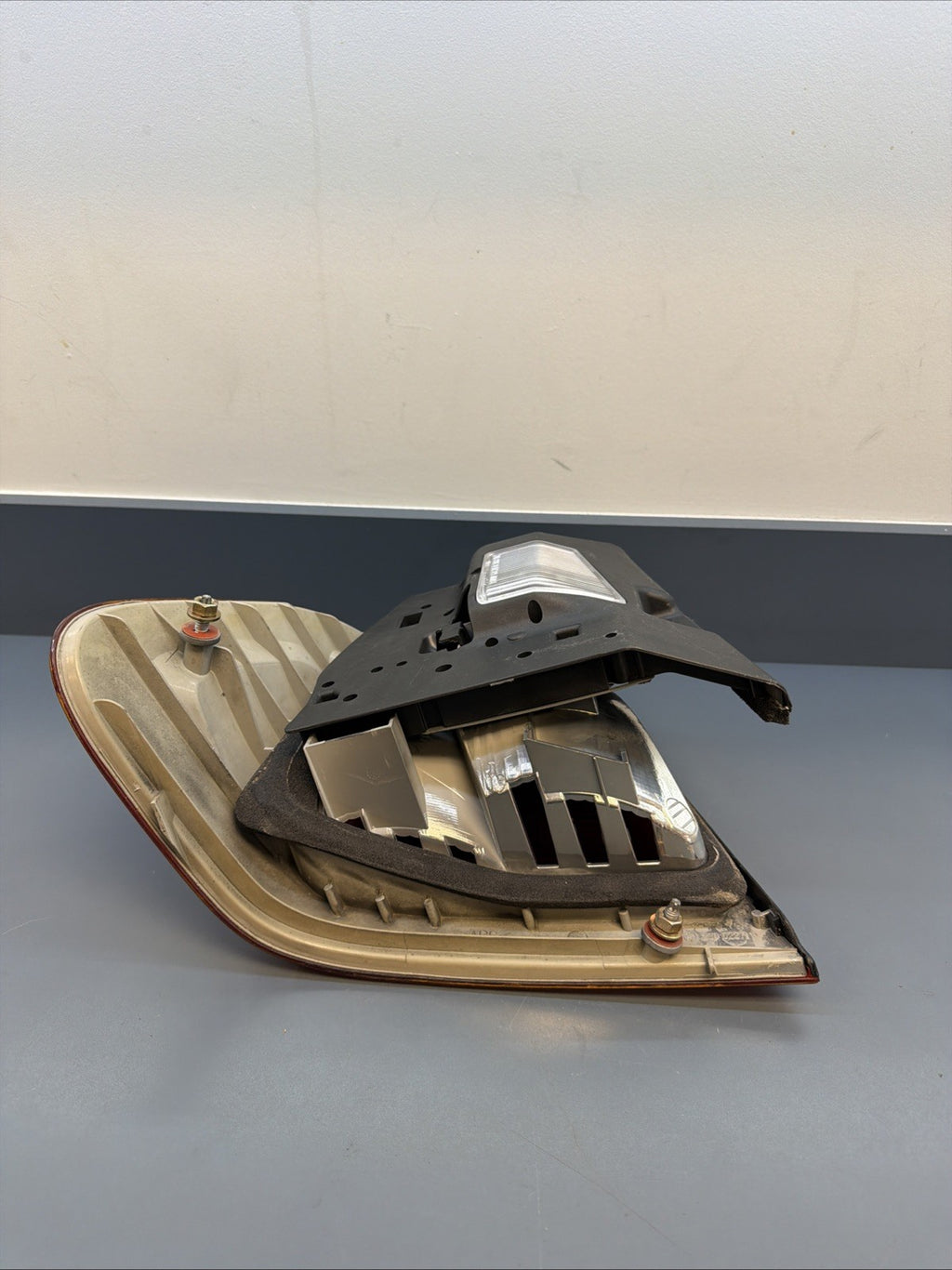 1999-2001 BMW 320i 323i 325i Sedan Right Passenger OEM 8364922 Tail Light