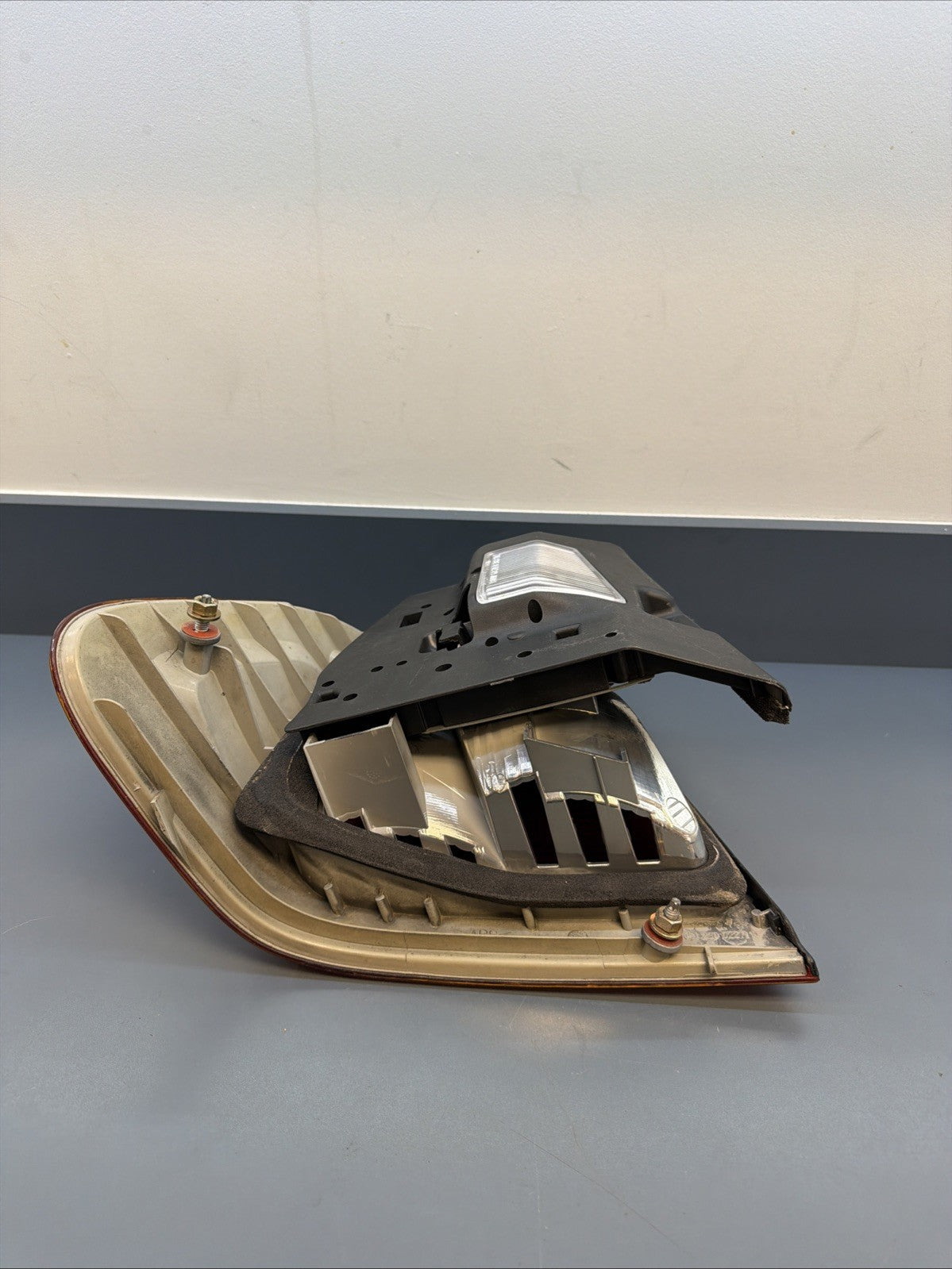 1999-2001 BMW 320i 323i 325i Sedan Right Passenger OEM 8364922 Tail Light