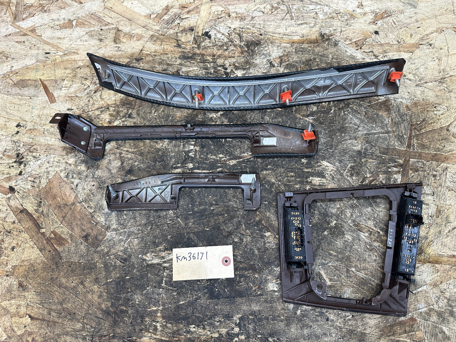 BMW 1999-2005 E46 4 PIECE BURLED WOOD W/ CARBON WRAP INTERIOR TRIM SET 8203825