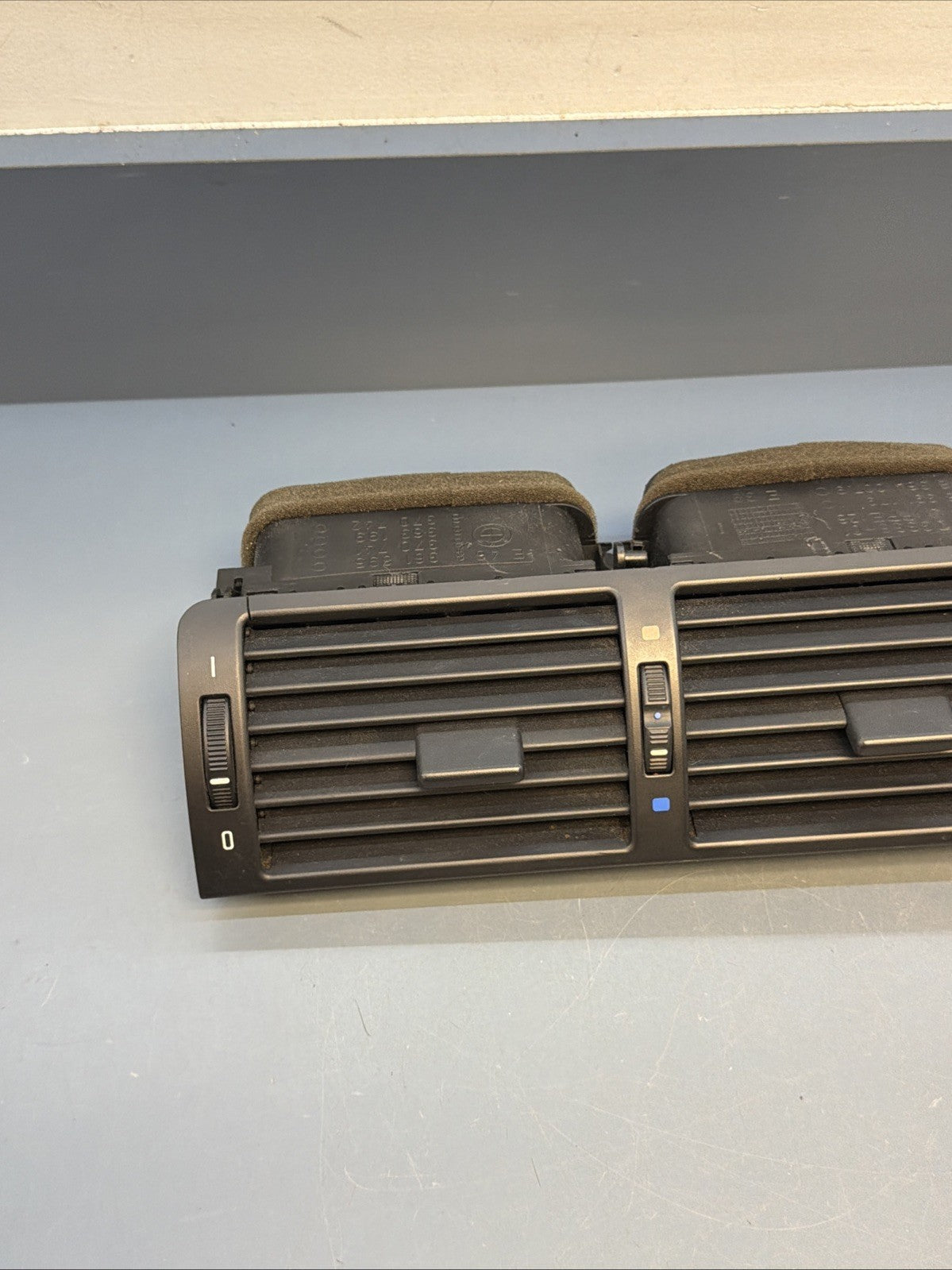 1999-2006 BMW E46 3 Series 325i Center Dash AC Air Vent Assembly 8363199 OEM