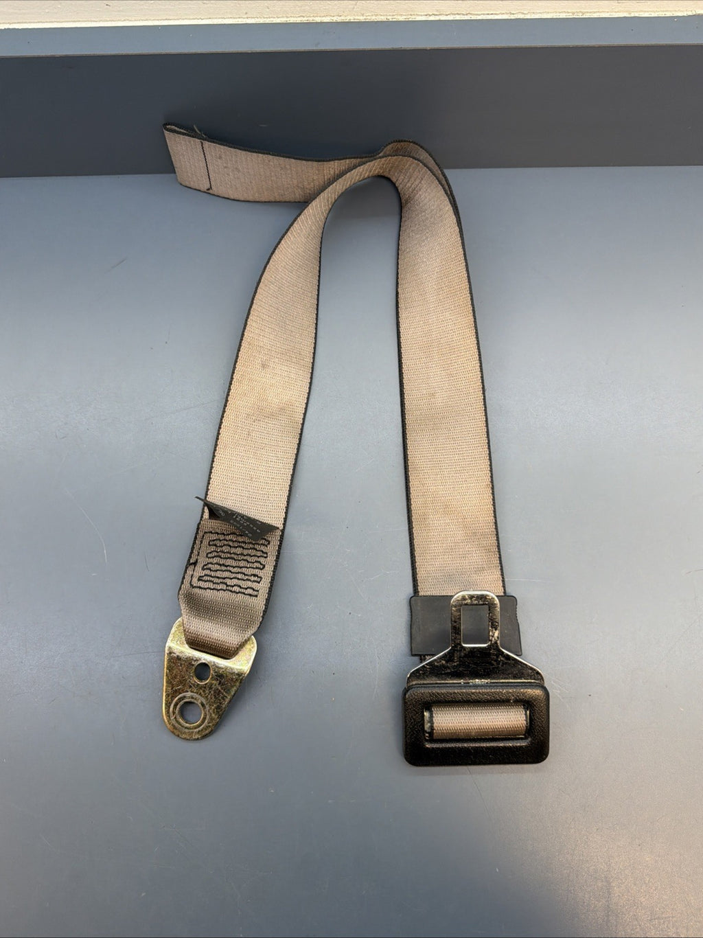 89-95 Bmw E34 5 Series Rear Lower Seat Belt Buckle Latch Strap Beige 8167888