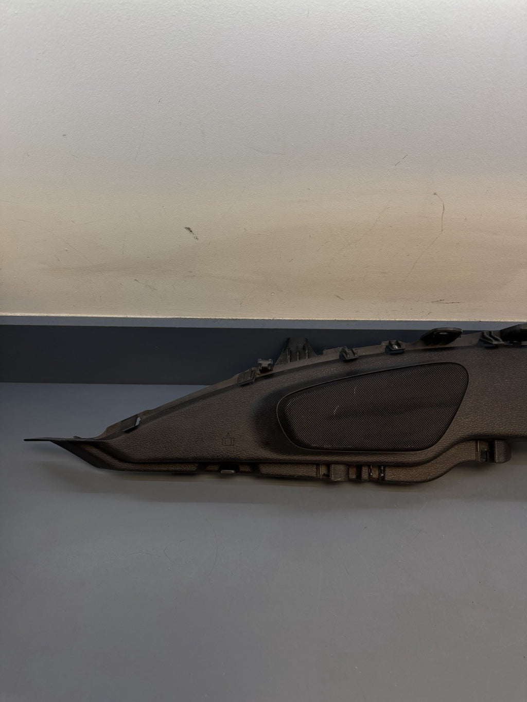 2013-2015 BMW X1 REAR LEFT SIDE WINDOW SHELF SUPPORT W/ SPEAKER OEM 51462991853