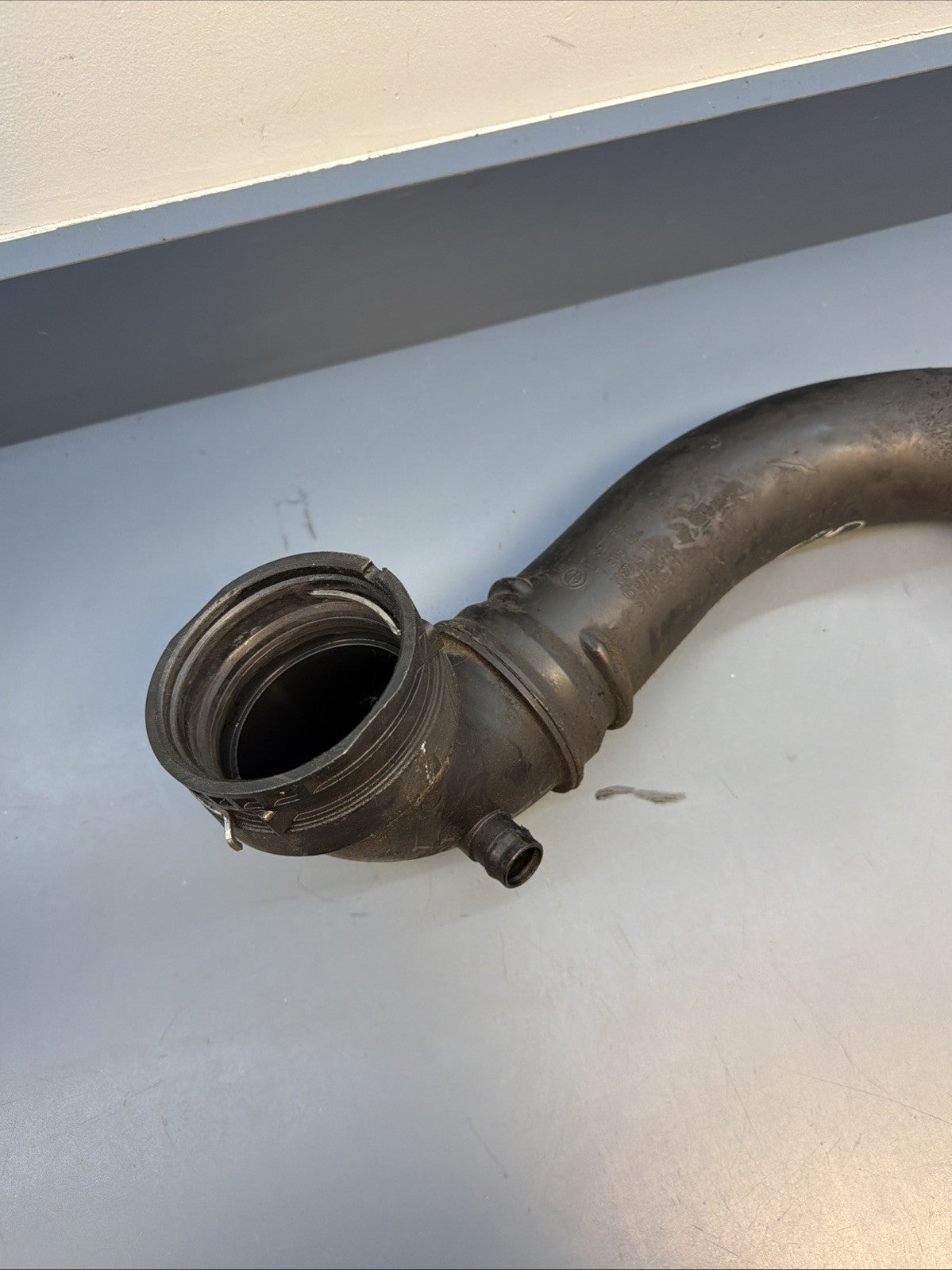 12-18 BMW F25 F30 328 F32 F36 N20 N26 TURBOCHARGER AIR PRESSURE PIPE OEM 7605044