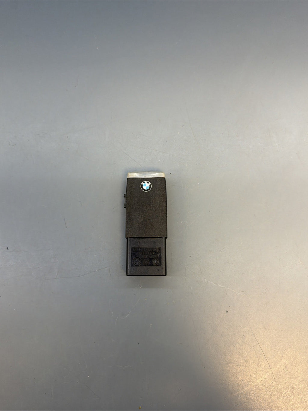 BMW E38 E39 E46 E52 E53 E60 E63 E64 GLOVE BOX RECHARGEABLE FLASH LIGHT 8360066