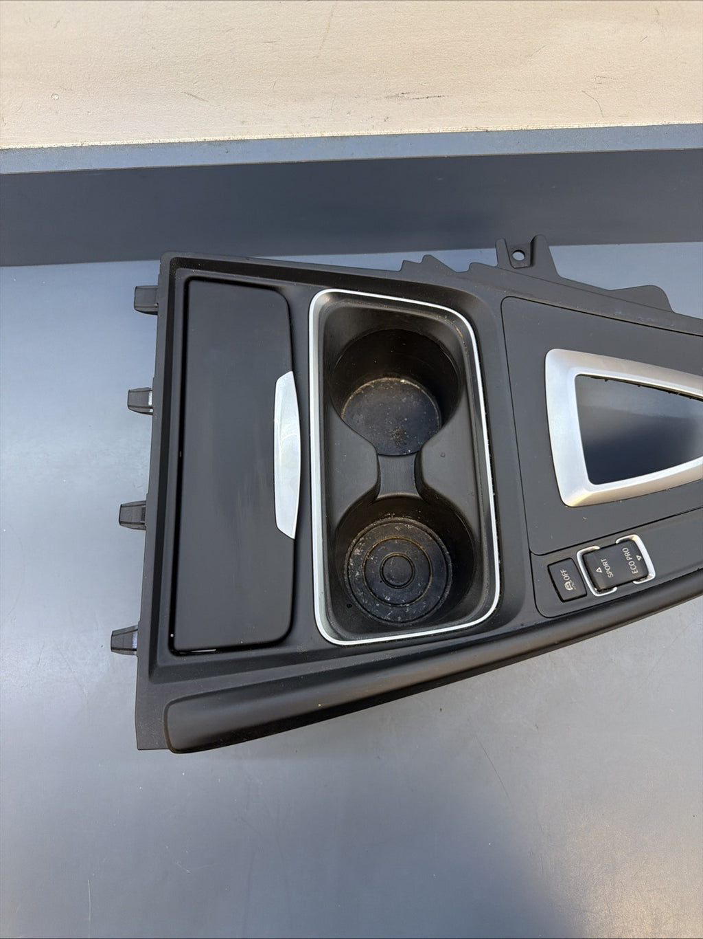 11-19 BMW 3 4 F30 F32 F33 F34 SERIES CENTRE CONSOLE CUP HOLDERS STORAGE 82197009