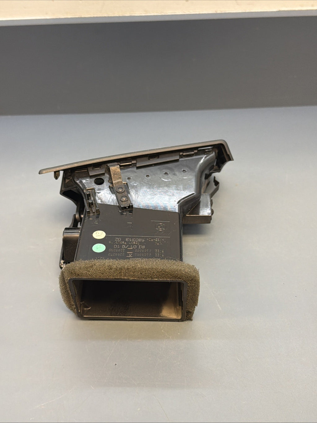 12-15 BMW X1 E84 Left Driver Dash Air Vent Airvent Assembly OEM 9258362