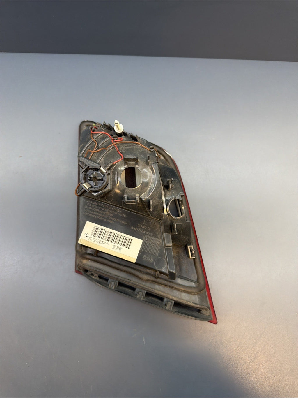 2011-2013 BMW F10 5 SERIES LEFT DRIVER SIDE INNER TAIL LIGHT OEM 7203225