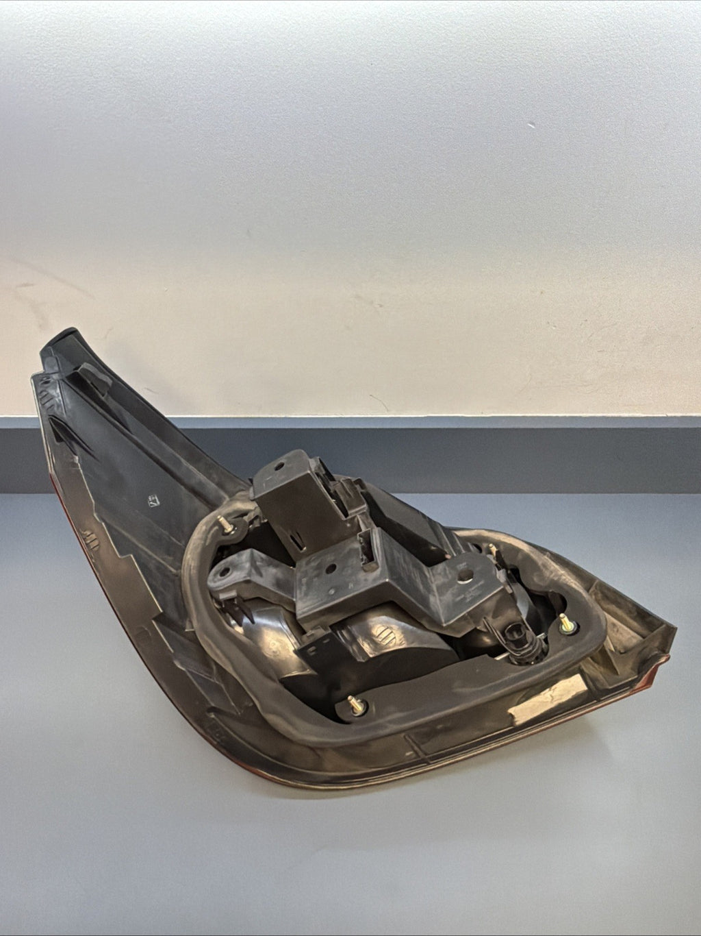 04-2007 BMW 525i 530i 545i 550i E60 Rear Right Passenger Tail Light OEM 6910798