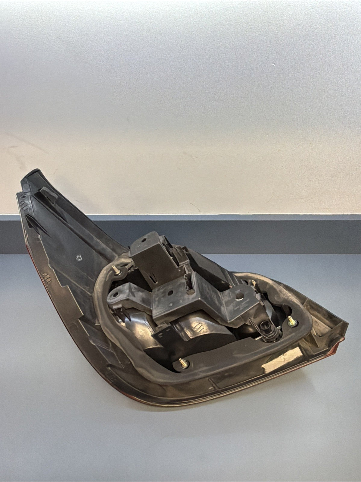 04-2007 BMW 525i 530i 545i 550i E60 Rear Right Passenger Tail Light OEM 6910798