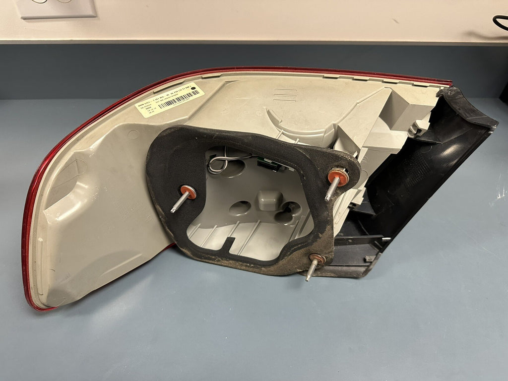 2011-2013 BMW 3 -SERIES E92 LEFT SIDE LH OUTER LED LCI TAILLIGHT OEM 7251959