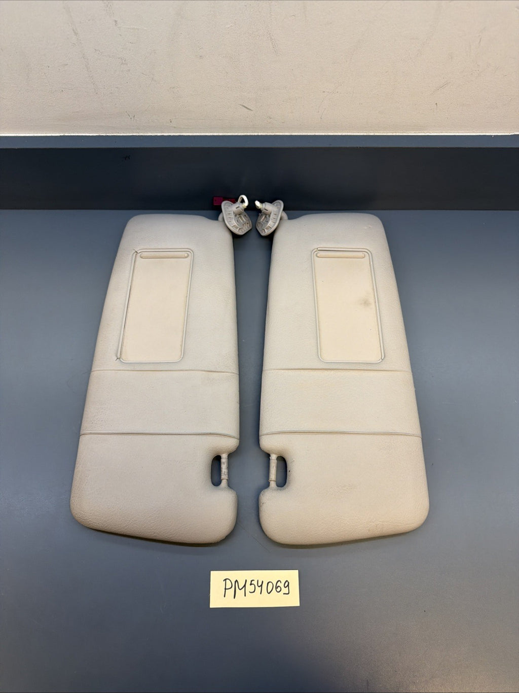 00–05 BMW E46 325i Right & Left Light Sun Visor Mirror Leather Set OEM 6905983