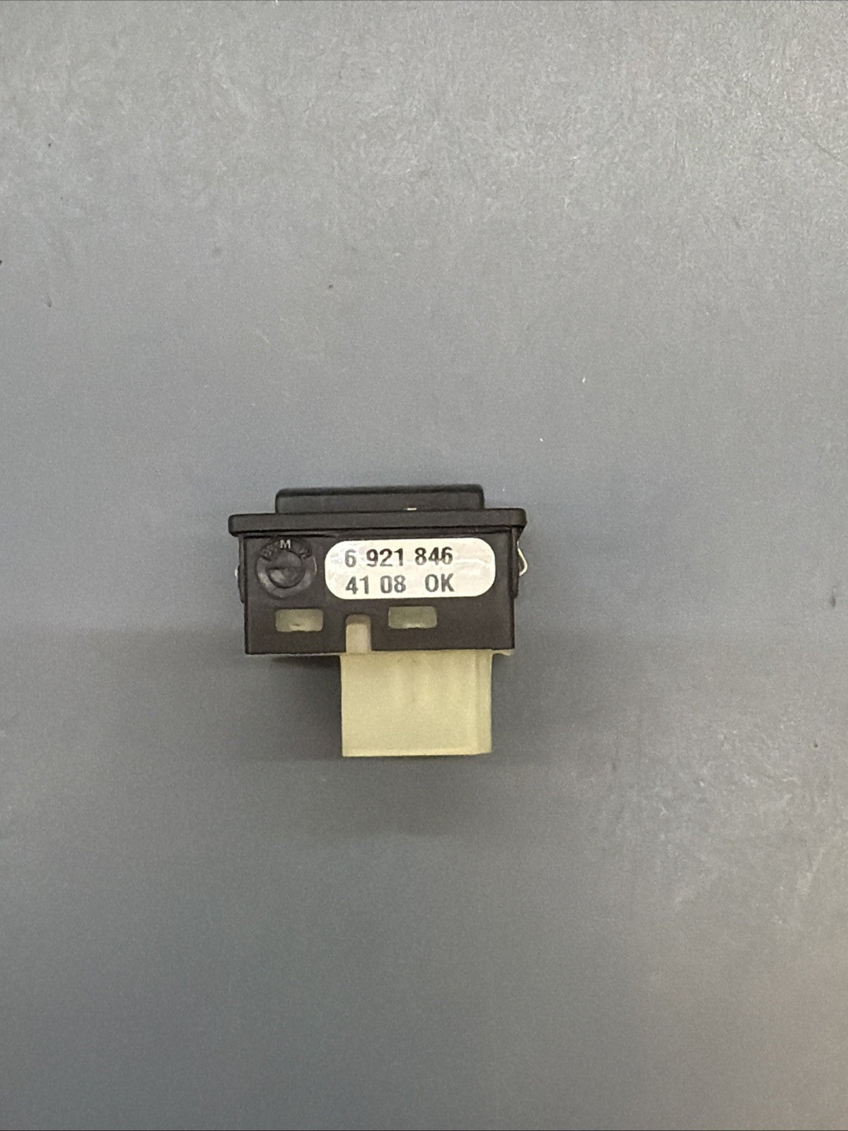 2004-2013 BMW 3-SERIES 5-SERIES Trunk Release Unlock Switch Button 6921846OEM