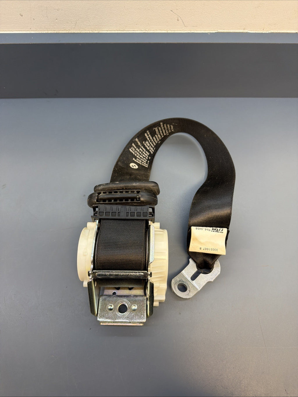 03-10 BMW E63 E64 645 650 M6 REAR LEFT or RIGHT SEAT BELT CONVERTIBLE 34003266
