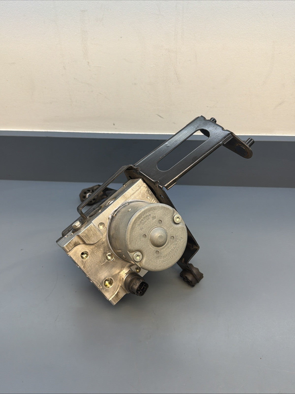 2001-2005 BMW E46 325Xi 330Xi ABS Anti-Lock Brake Pump Module OEM 6757016