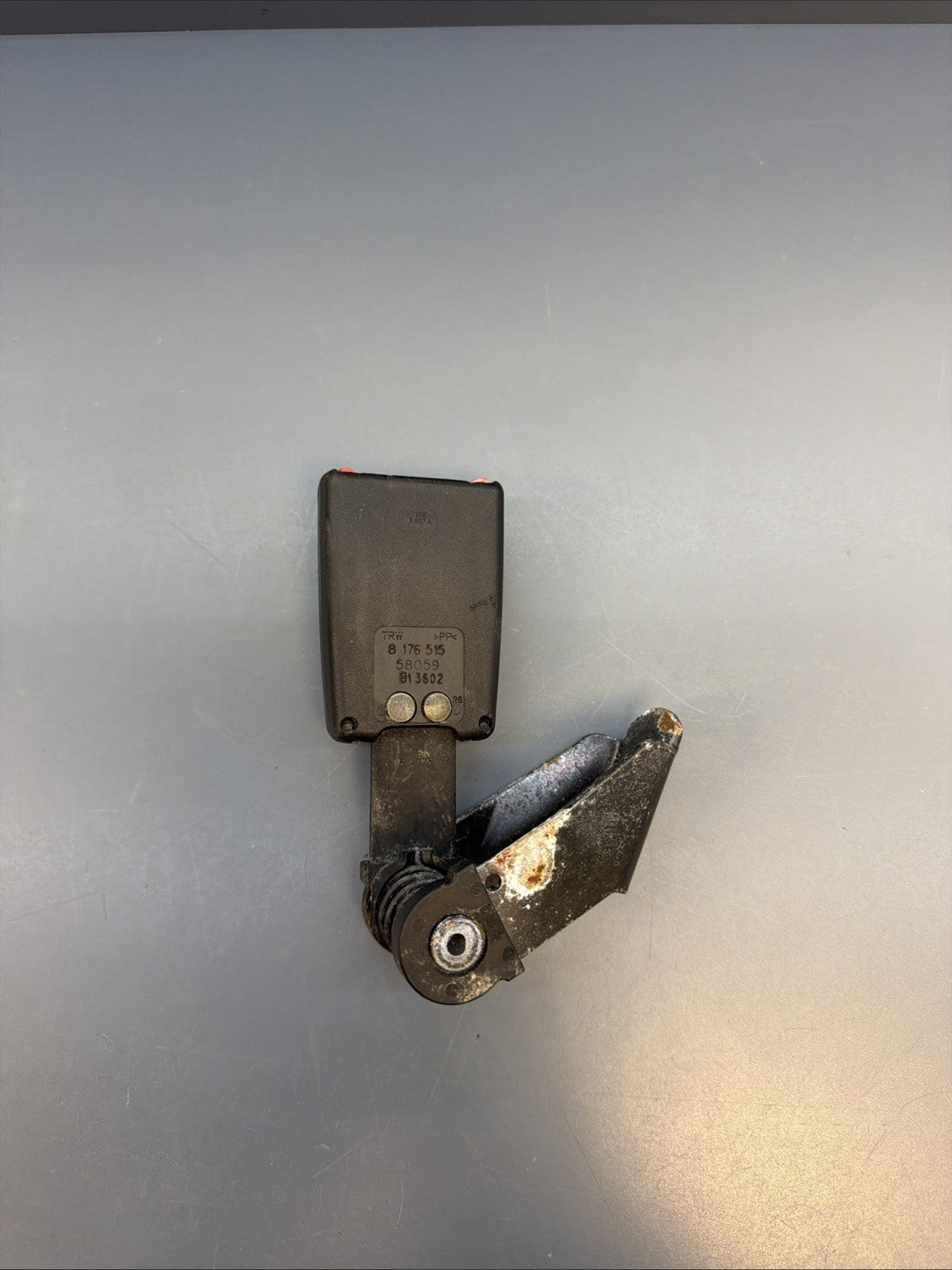 97-03 OEM BMW E39 E38 525 530 M5 Rear Left Driver Side Seat Belt Buckle 8176515