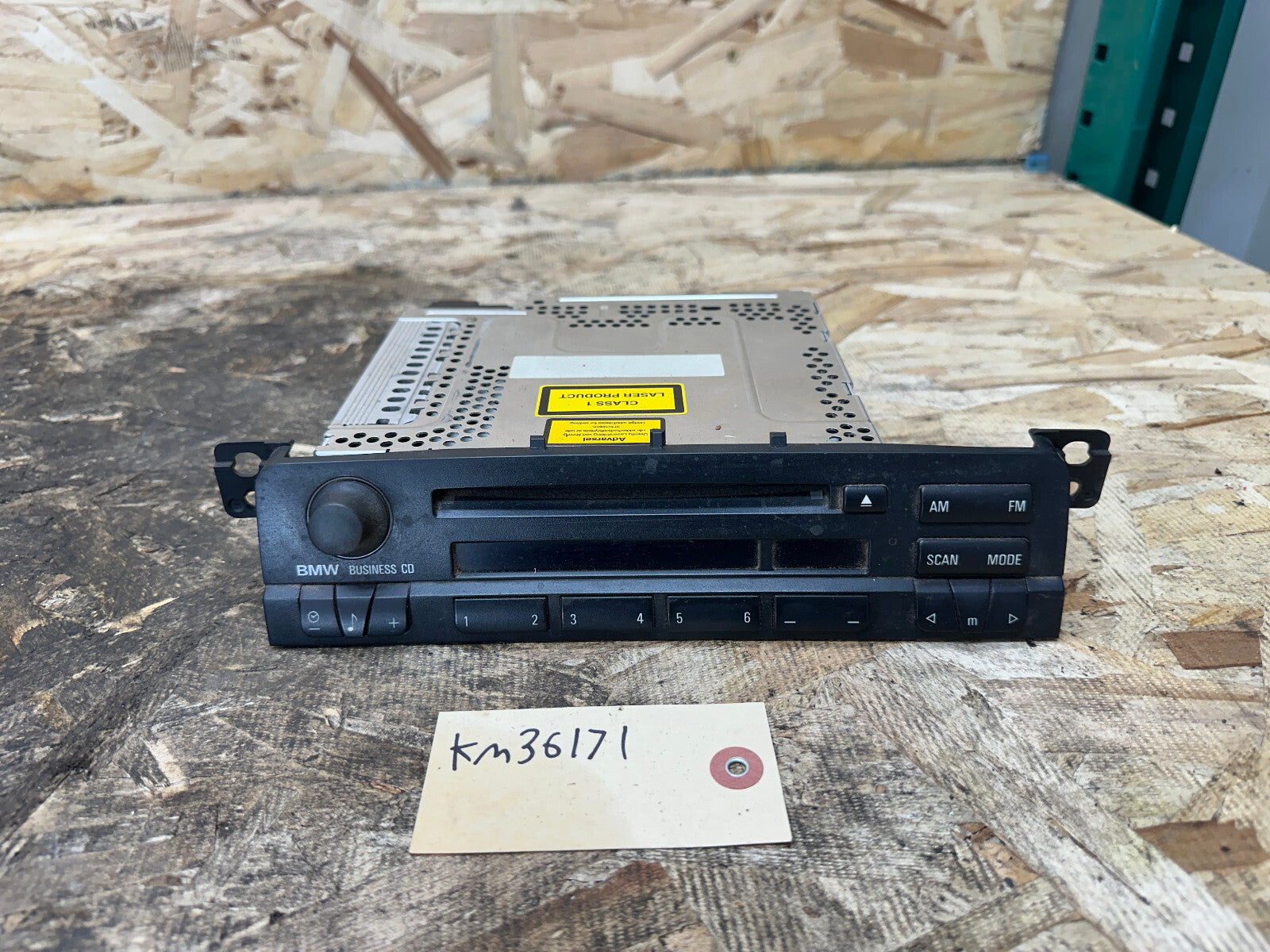 BMW 97-06 E46 3 SERIES CENTER CONSOLE CD/RADIO STEREO RADIO PLAYER OEM 6941505